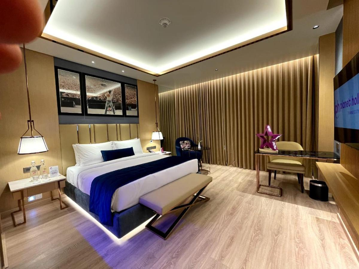 Planet Hollywood Thane Esterno foto